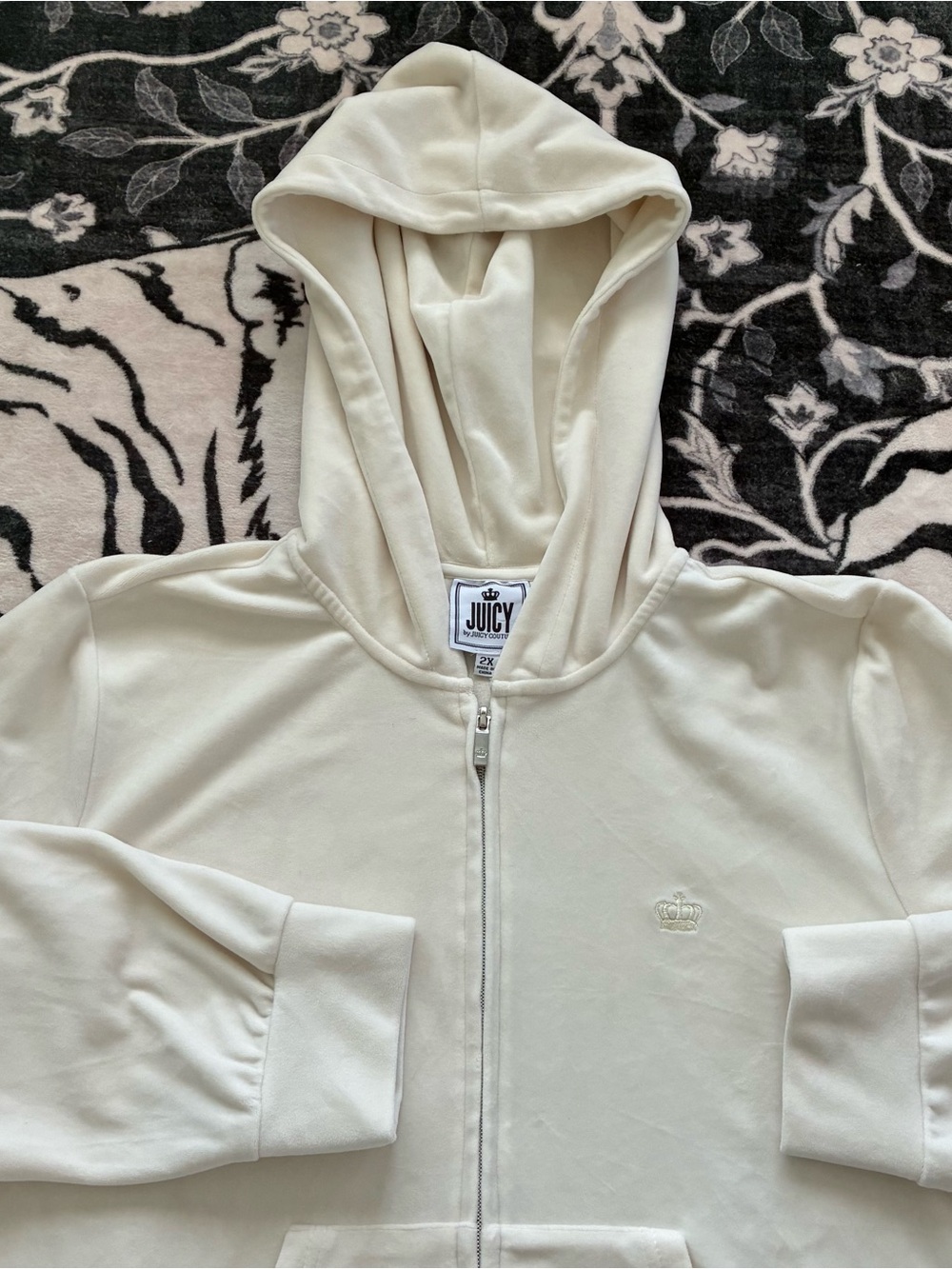 000 - WOMENS JUICY BY JUICY COUTURE VELOUR ZIP UP CROPPED SWEATSHIRT HOODIE